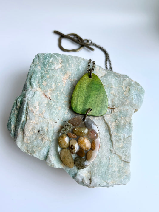 Oregon Coast Agate, Jasper and Chalcedony in Resin with Vintage Bead Pendant Necklace